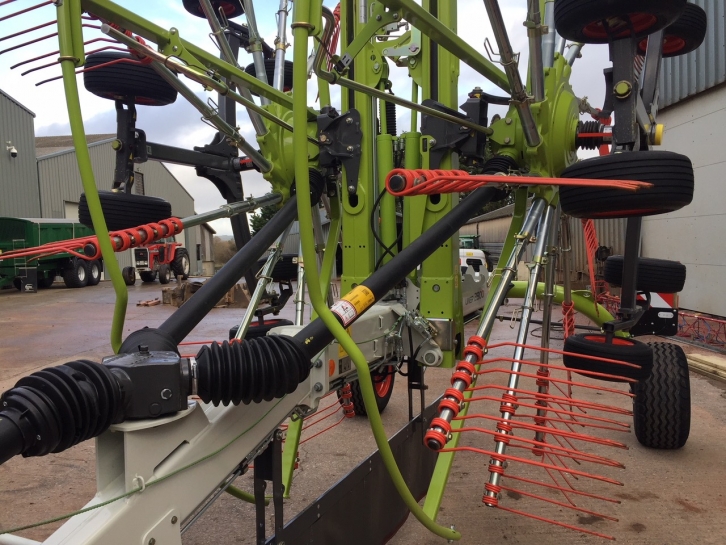 Claas Liner 2800 rake