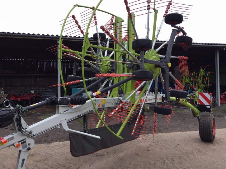 Claas Liner 2800 rake