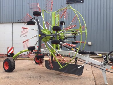 Claas Liner 2800 rake