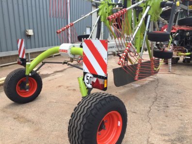 Claas Liner 2800 rake