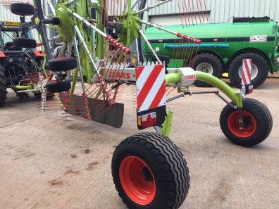 Claas Liner 2800 rake