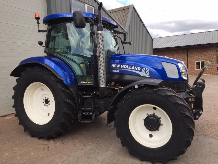 New Holland T6070