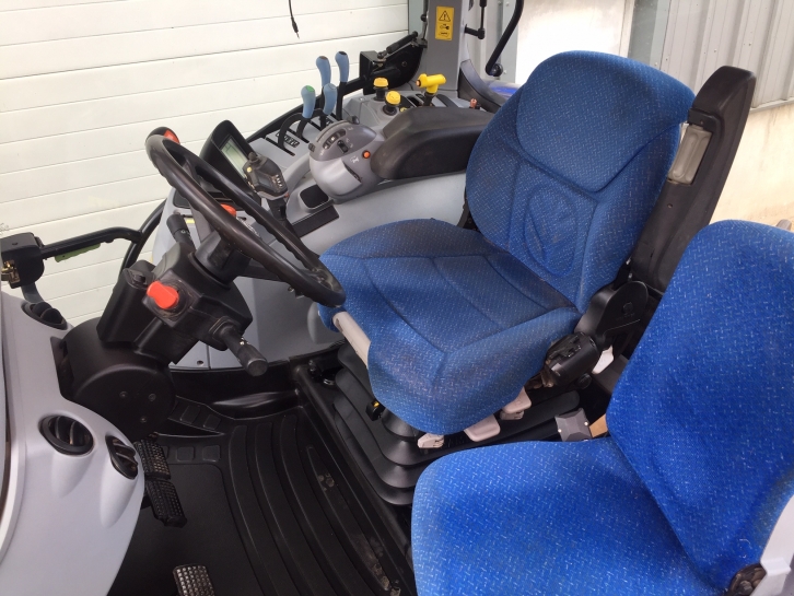 New Holland T6070