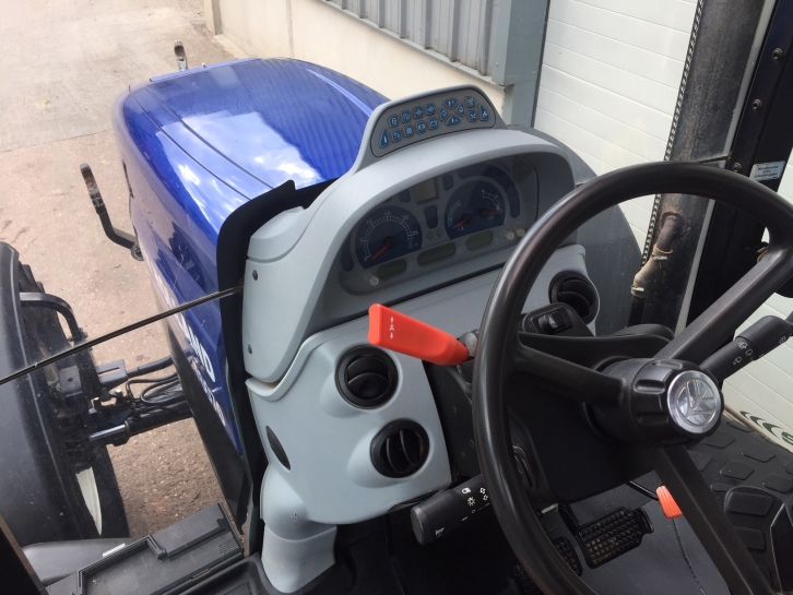 New Holland T6070
