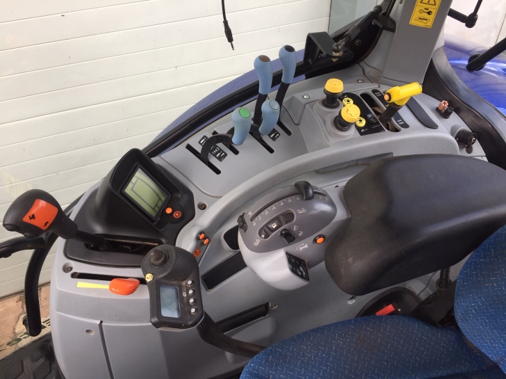 New Holland T6070