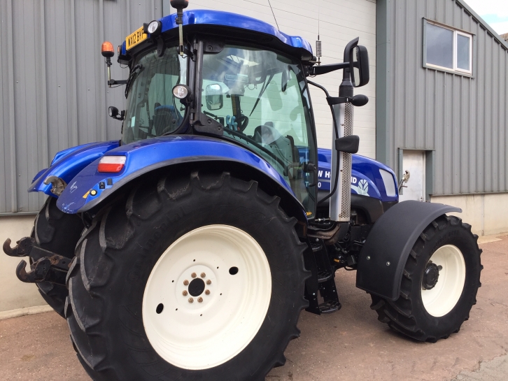 New Holland T6070
