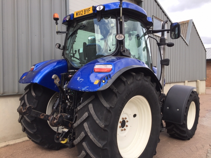 New Holland T6070