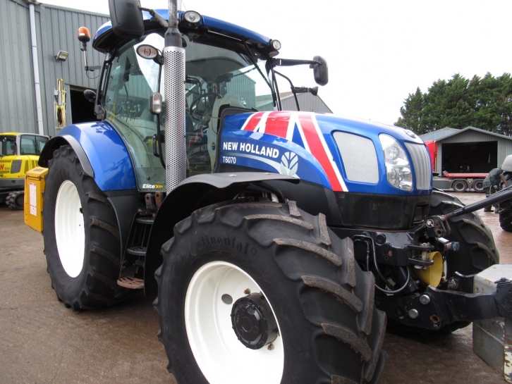 New Holland T6070