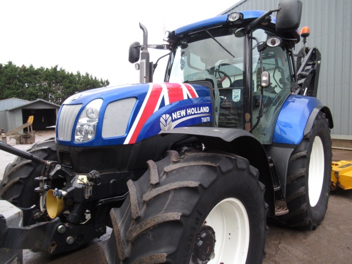 New Holland T6070