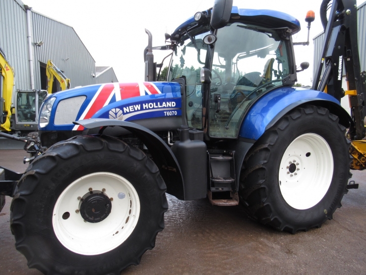 New Holland T6070