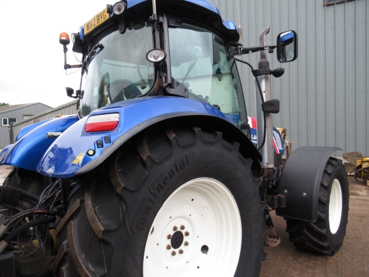 New Holland T6070