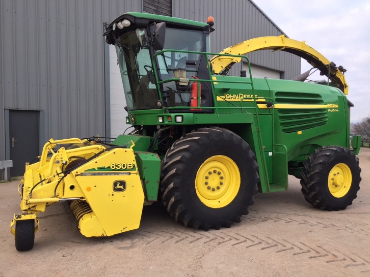 John Deere 7750i forager