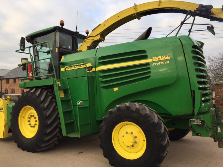 John Deere 7750i forager