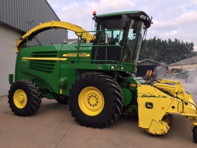 John Deere 7750i forager