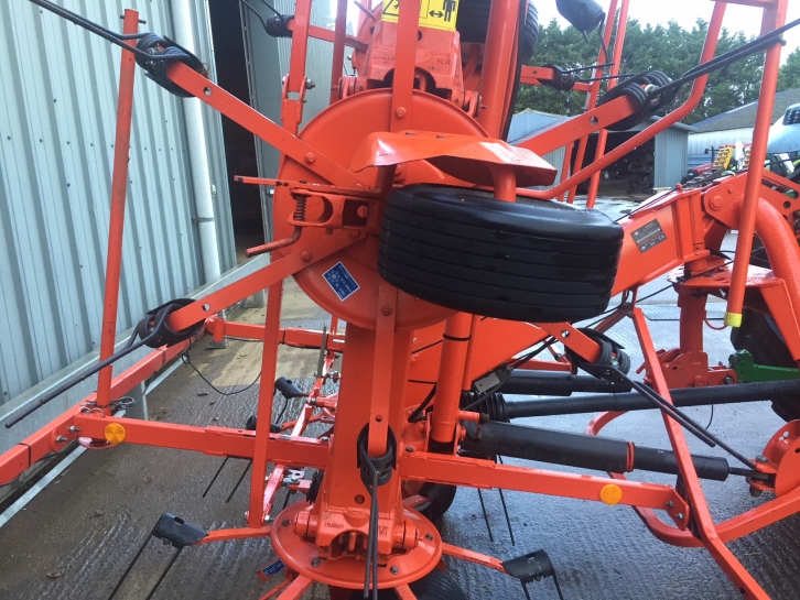 Kuhn GF 8702 Tedder