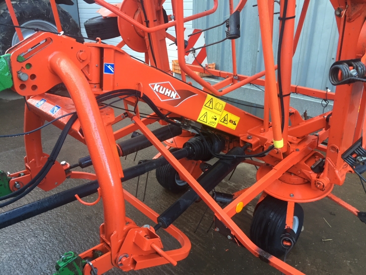 Kuhn GF 8702 Tedder