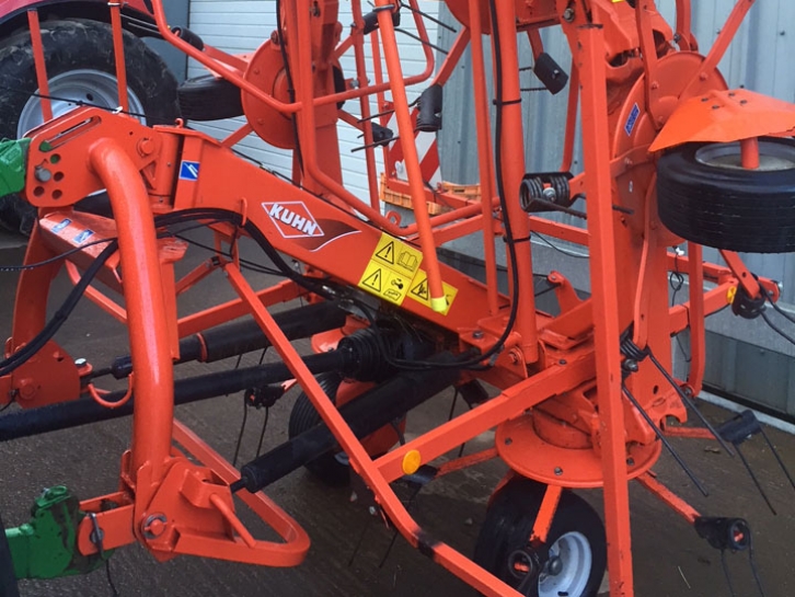 Kuhn GF 8702 Tedder