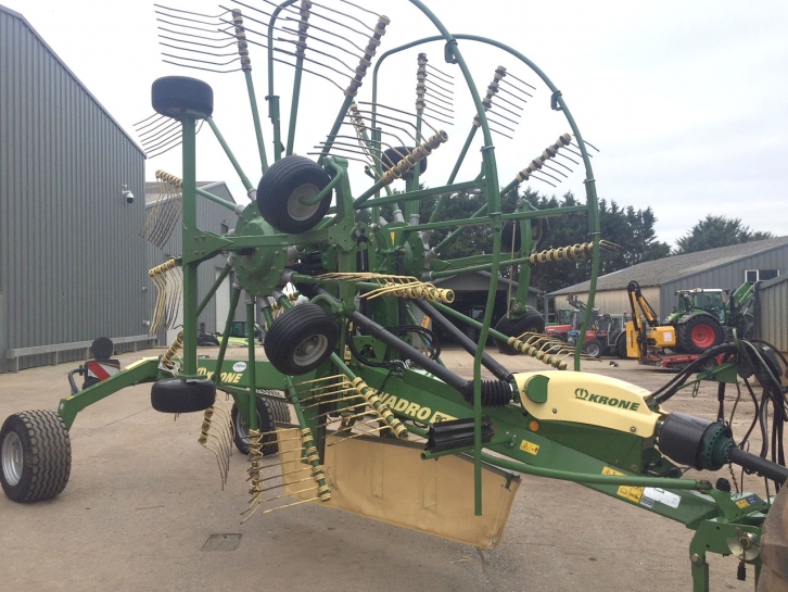 Krone Swadro TC880 Plus twin rotor rake