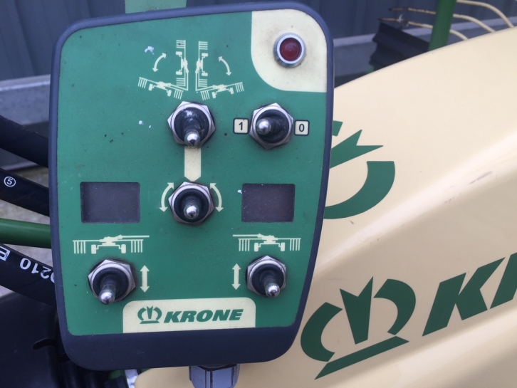Krone Swadro TC880 Plus twin rotor rake