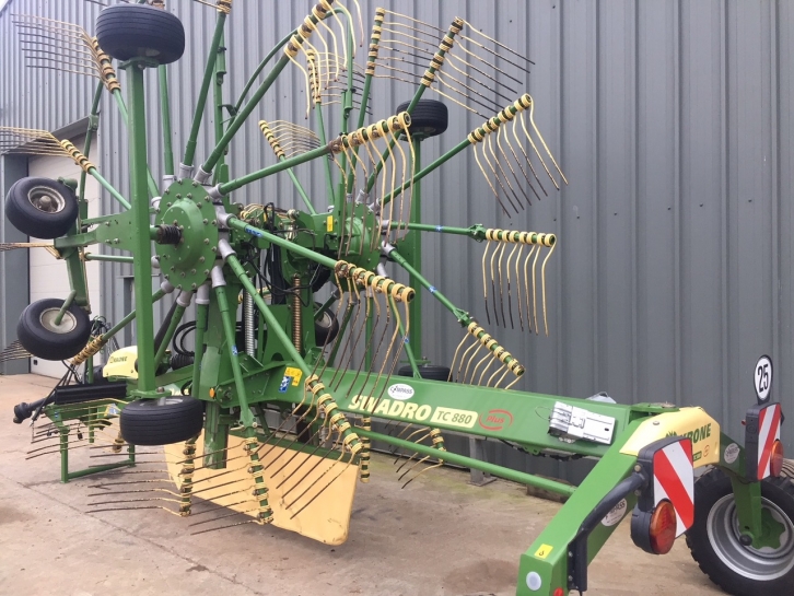 Krone Swadro TC880 Plus twin rotor rake