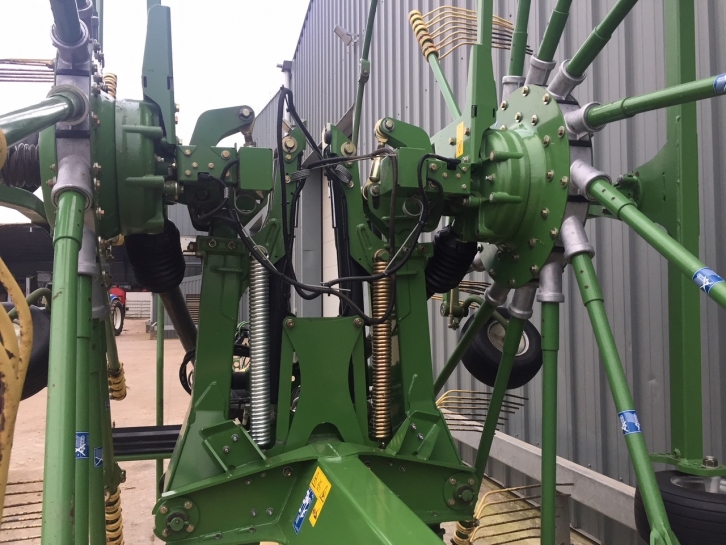 Krone Swadro TC880 Plus twin rotor rake