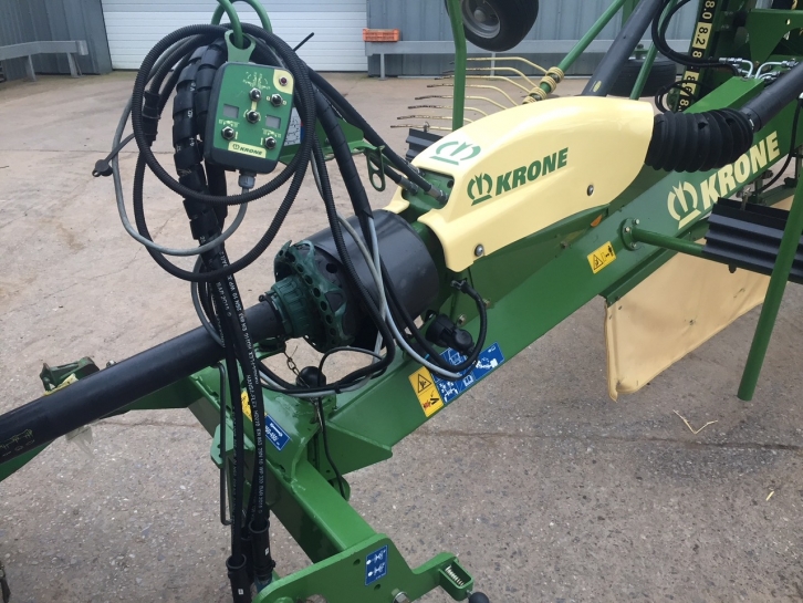 Krone Swadro TC880 Plus twin rotor rake