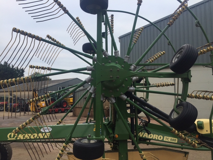 Krone Swadro TC880 Plus twin rotor rake