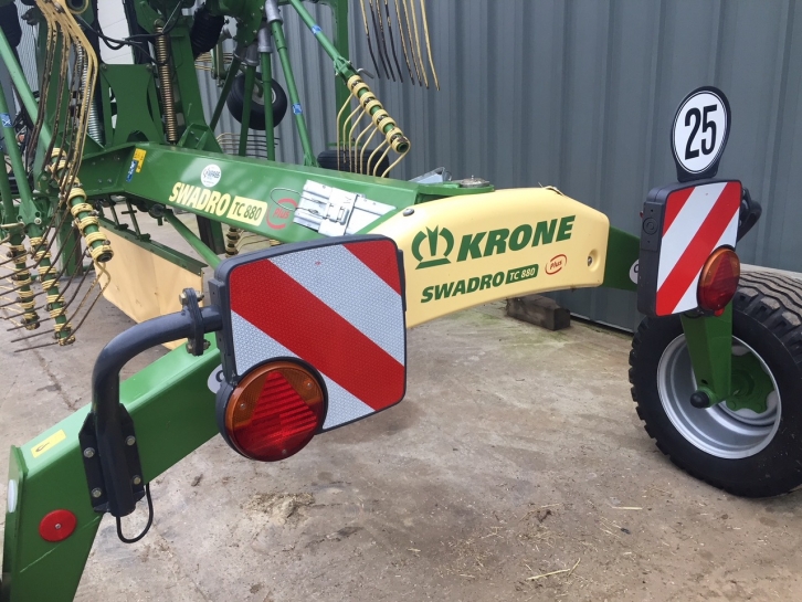 Krone Swadro TC880 Plus twin rotor rake
