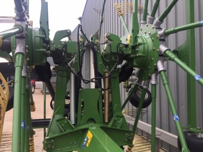 Krone Swadro TC880 Plus twin rotor rake