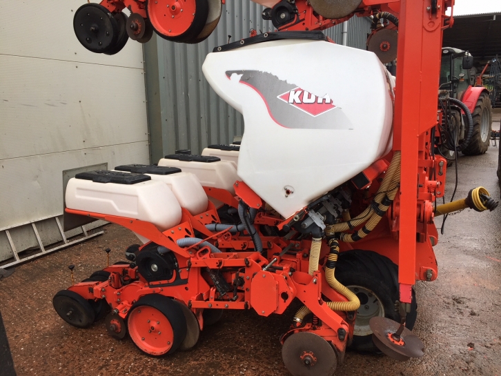 Kuhn Maxima 2 RT 8 row maize drill