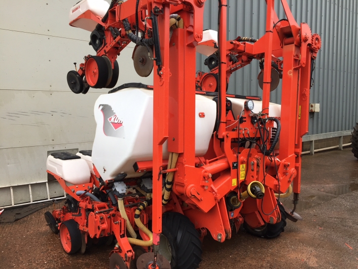 Kuhn Maxima 2 RT 8 row maize drill