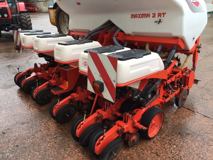 Kuhn Maxima 2 RT 8 row maize drill