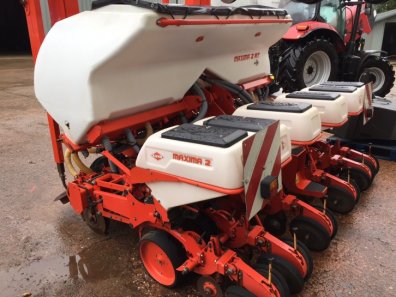 Kuhn Maxima 2 RT 8 row maize drill