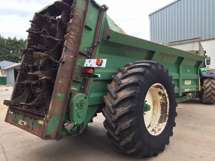 ECE 1500 dung spreader