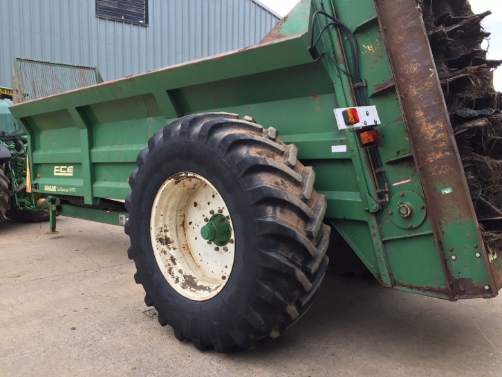 ECE 1500 dung spreader