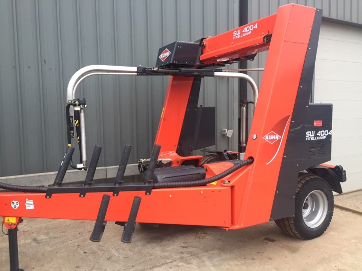 Kuhn SW 4004 Intelliwrap bale wrapper