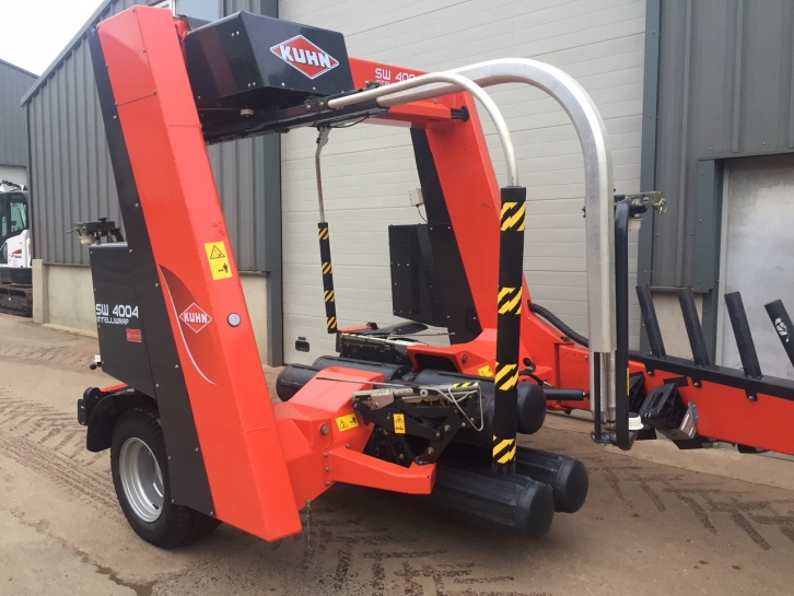 Kuhn SW 4004 Intelliwrap bale wrapper