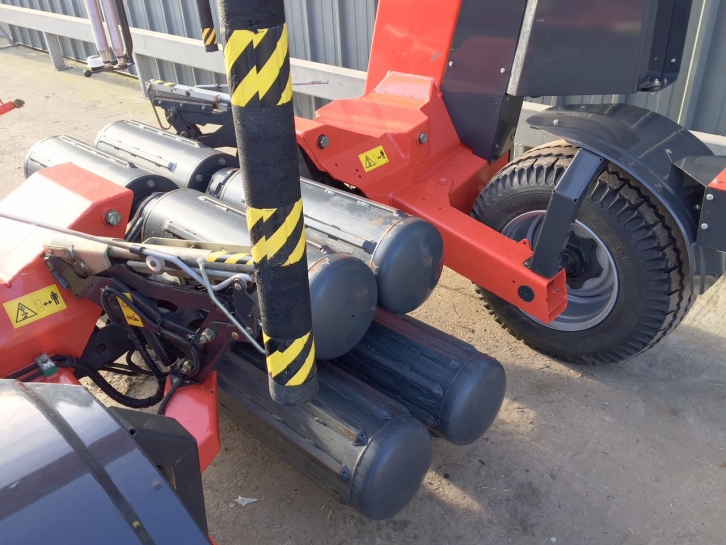 Kuhn SW 4004 Intelliwrap bale wrapper