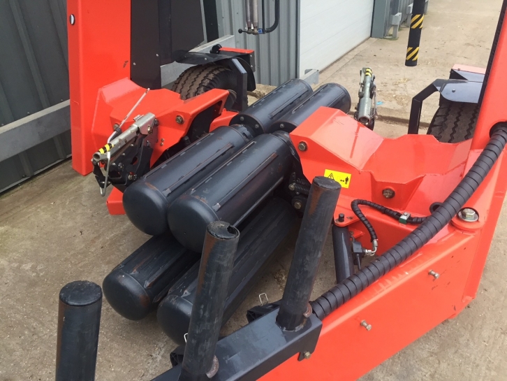 Kuhn SW 4004 Intelliwrap bale wrapper