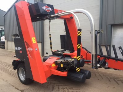 Kuhn SW 4004 Intelliwrap bale wrapper