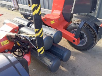Kuhn SW 4004 Intelliwrap bale wrapper