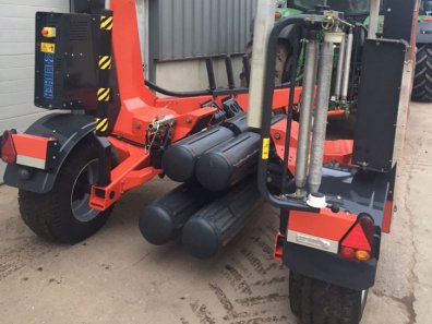 Kuhn SW 4004 Intelliwrap bale wrapper