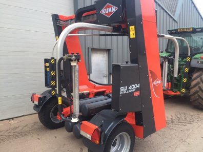 Kuhn SW 4004 Intelliwrap bale wrapper
