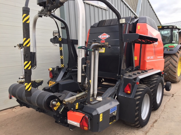 Kuhn VBP 2160 round baler wrapper