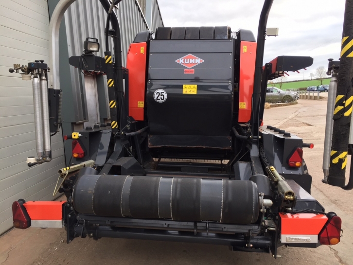 Kuhn VBP 2160 round baler wrapper