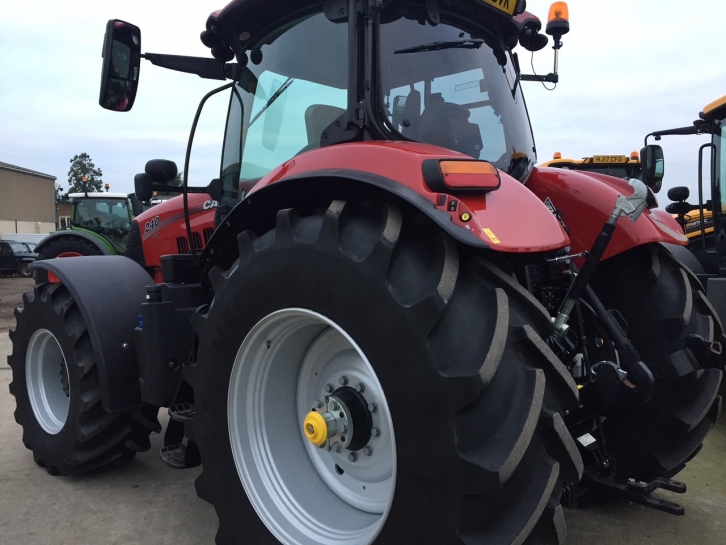 Case CVX 240