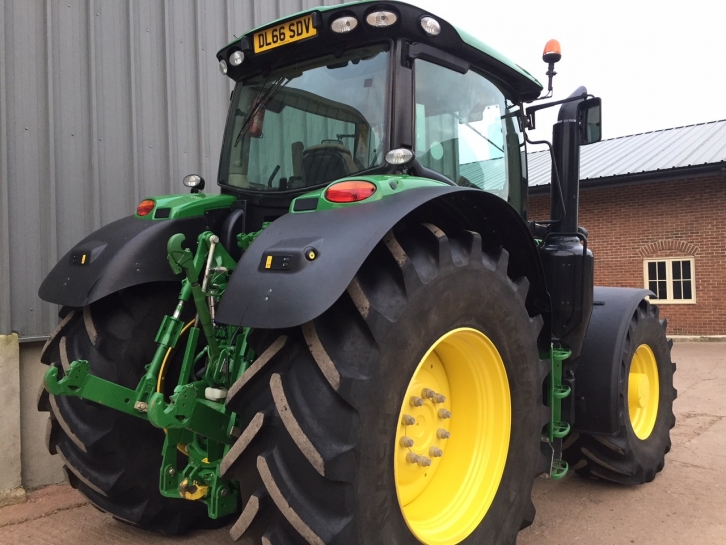 John Deere 6175R