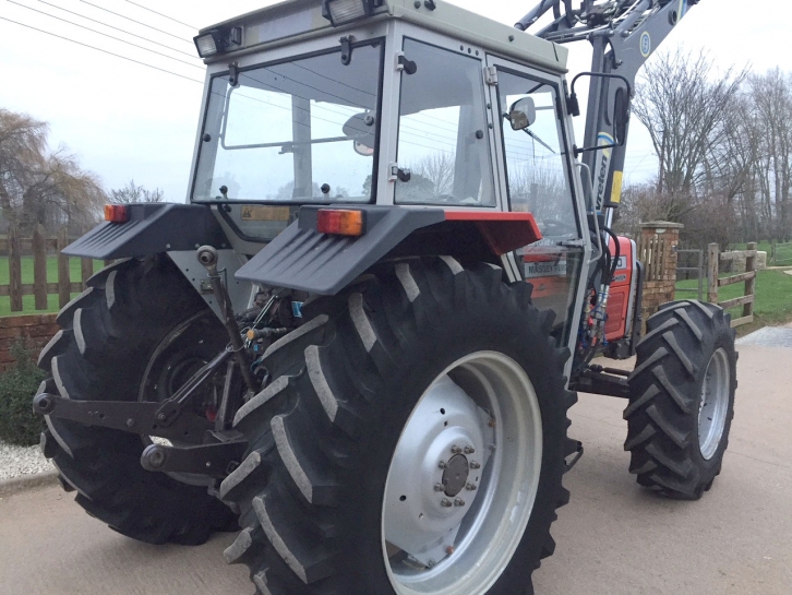 Massey Ferguson 390