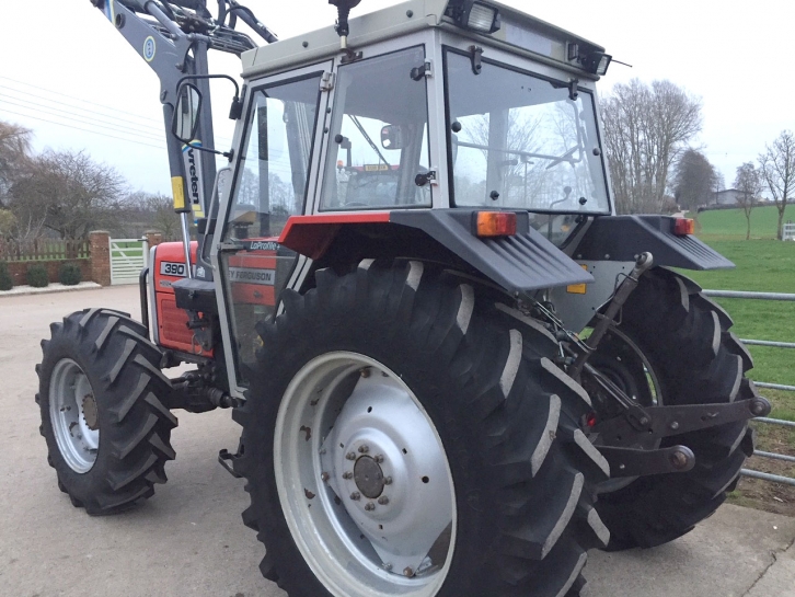 Massey Ferguson 390