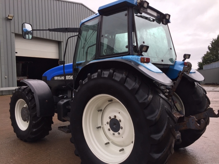 New Holland 8560